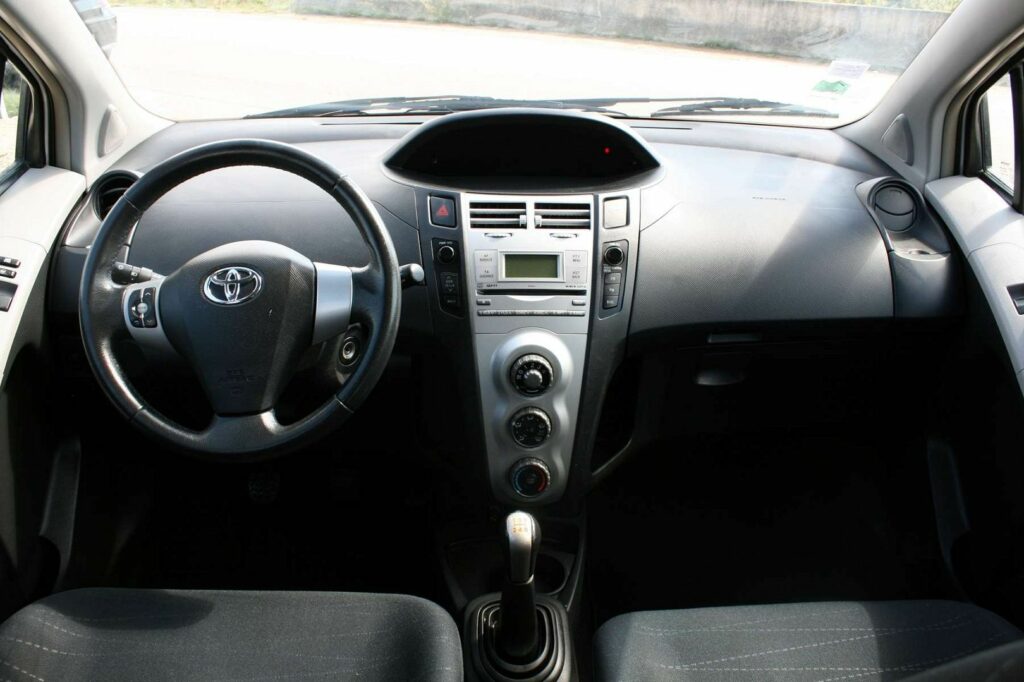 Berline TOYOTA YARIS 5 CV