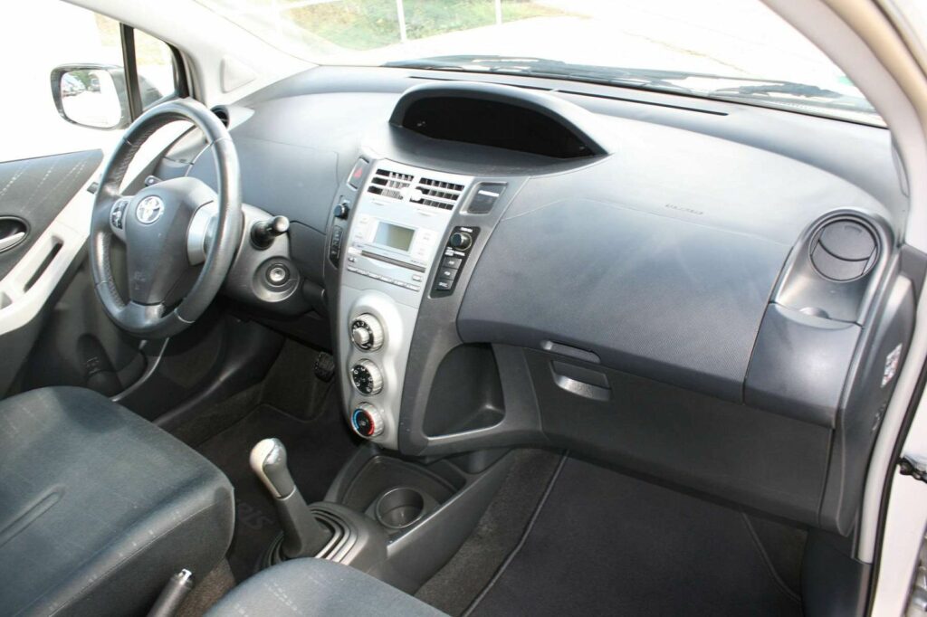 Berline TOYOTA YARIS 5 CV
