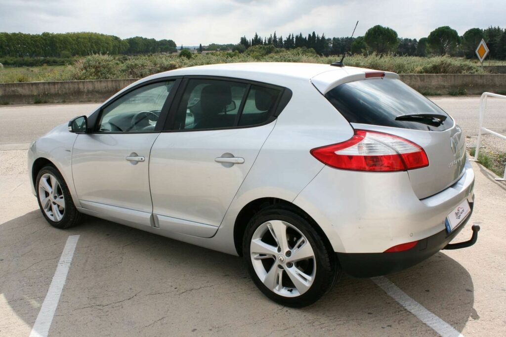 Berline RENAULT MEGANE III 5 CV
