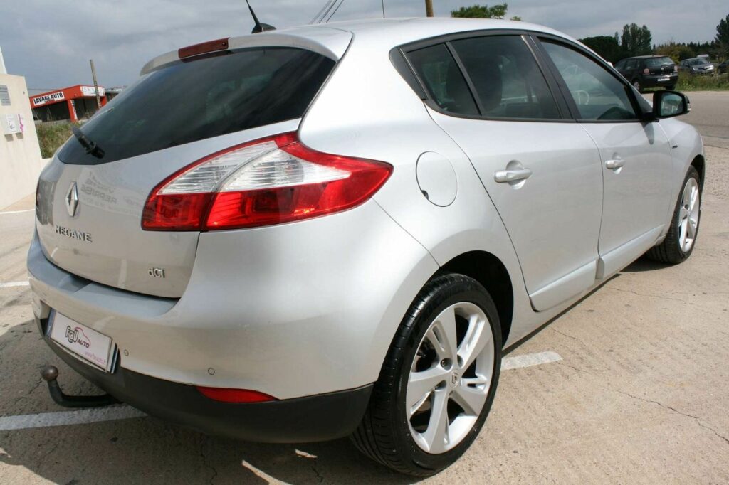 Berline RENAULT MEGANE III 5 CV