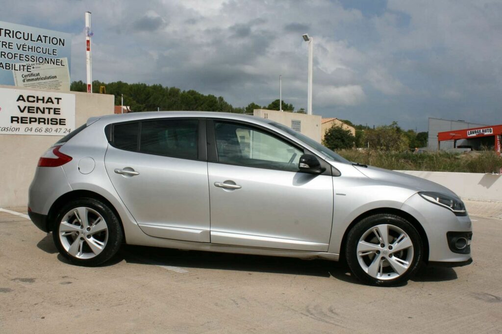 Berline RENAULT MEGANE III 5 CV
