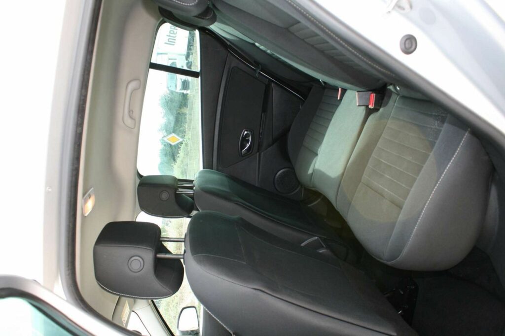 Berline RENAULT MEGANE III 5 CV