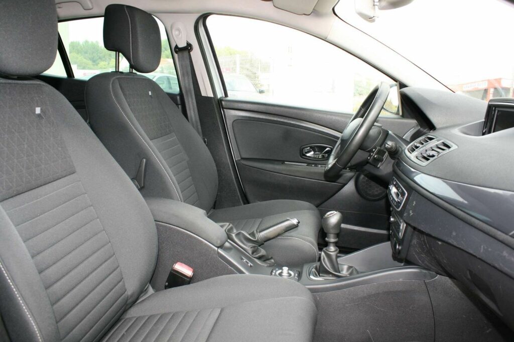 Berline RENAULT MEGANE III 5 CV
