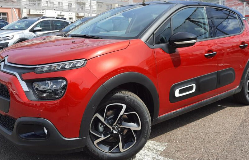 Citroën C3 shine , citadine, essence, 10 km, bte vit. Auto. 5 ptes. Teintes de caisse Rouge Elixir /toit Noir Onyx.