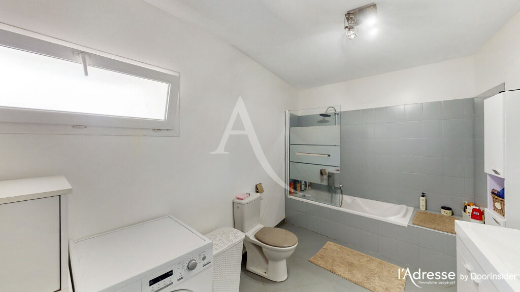 BAISSE DE PRIX – Exclusif : Maison à étage de type P4 de 111m² environ. Grenier aménageable, cour privative. Bien rénové