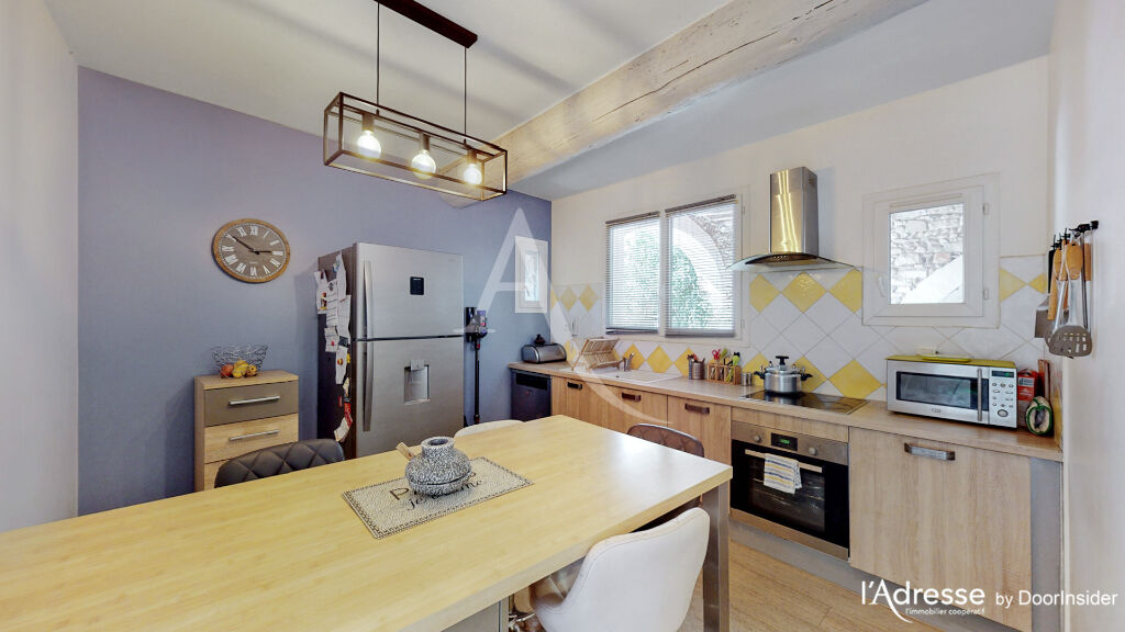 BAISSE DE PRIX – Exclusif : Maison à étage de type P4 de 111m² environ. Grenier aménageable, cour privative. Bien rénové