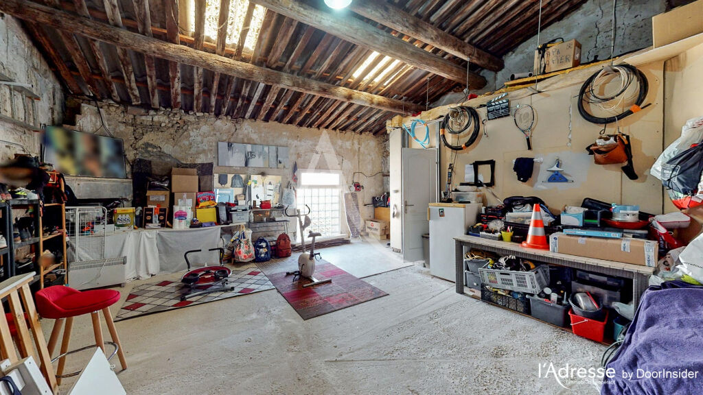 BAISSE DE PRIX – Exclusif : Maison à étage de type P4 de 111m² environ. Grenier aménageable, cour privative. Bien rénové