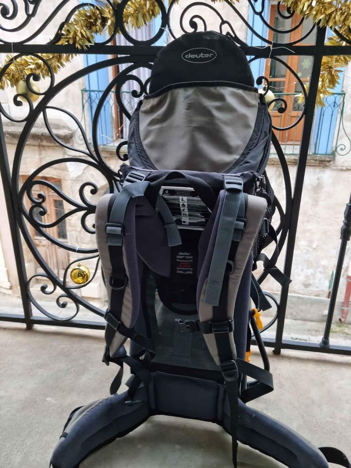 Porte bébé de ballade / randonnée Deuter
