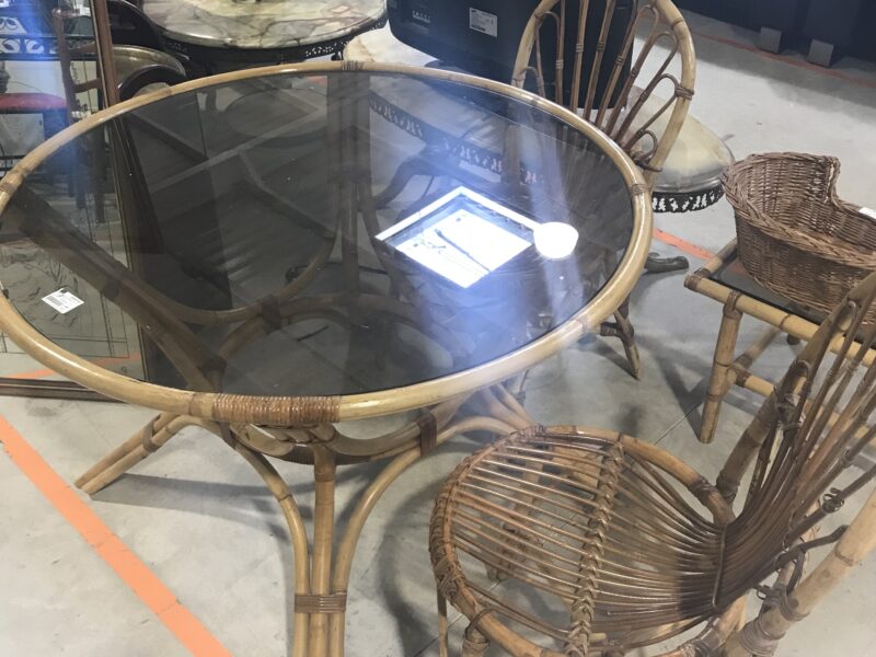 Table rotin avec plateau verre