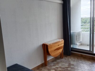 Joli studio meublé rénové 4 couchages + parking privé sécurisé