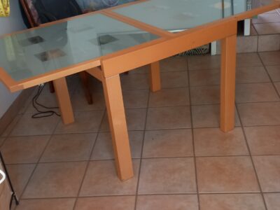 Vends table carrée + rallonges