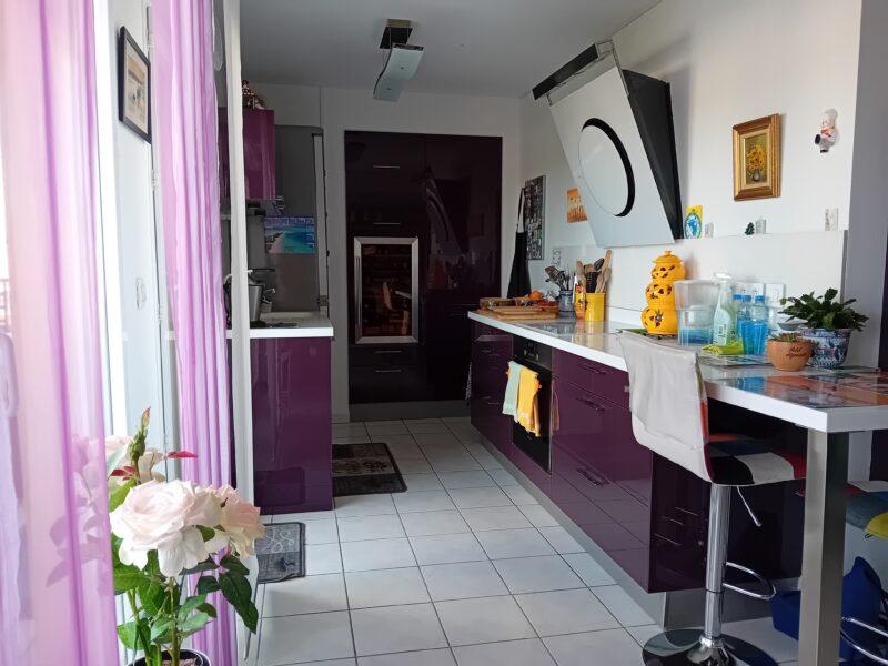 Super T4 terrasse plein sud garage + 2 parkings