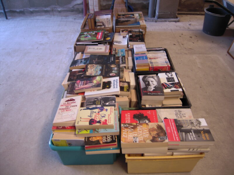 Vends lot de 700 livres comme neufs