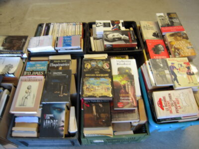 Vends lot de 700 livres comme neufs