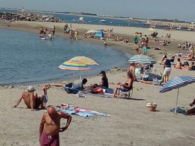 VACANCES LES PIEDS DANS L'EAU