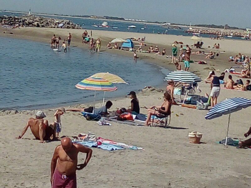 VACANCES LES PIEDS DANS L'EAU