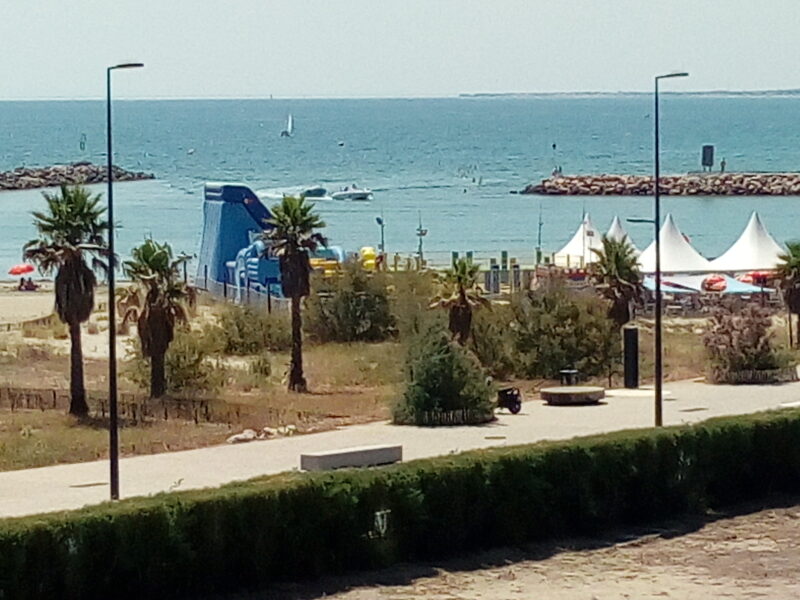 VACANCES LES PIEDS DANS L'EAU