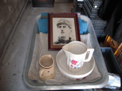 VAISSELLES SUITE A DECES .