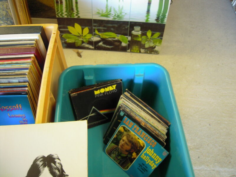 CAISSE DE VINYLE ORIGINAUX : 45 & 33 T .
