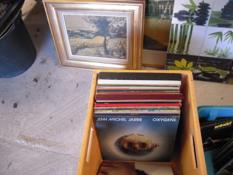 CAISSE DE VINYLE ORIGINAUX : 45 & 33 T .