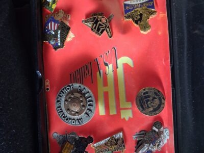 Coffret johnny avec pins complets