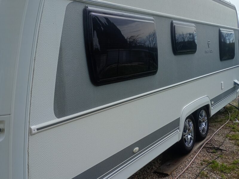 Caravane fendt brillant