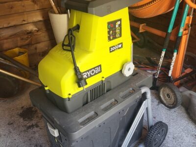 Broyeur à végétaux électrique