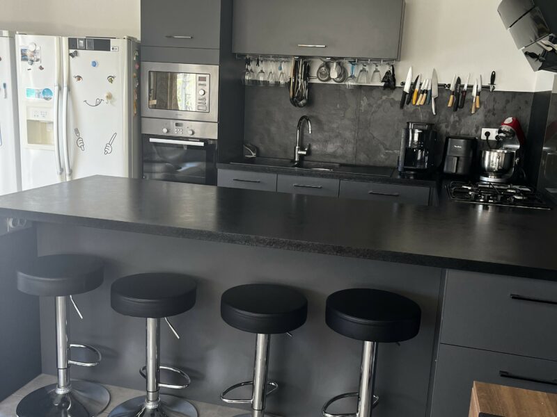 CASTELNAU LE LEZ – BAISSE DE PRIX – Exclusif : A VENDRE, proche commodités et CENTURION, villa en R+1 type P5 de 117m²Loi Carrez