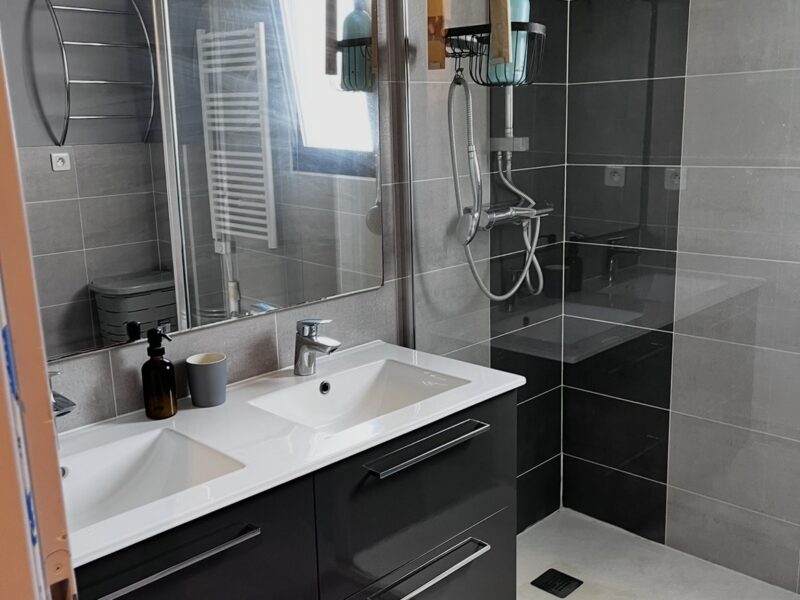 CASTELNAU LE LEZ – BAISSE DE PRIX – Exclusif : A VENDRE, proche commodités et CENTURION, villa en R+1 type P5 de 117m²Loi Carrez