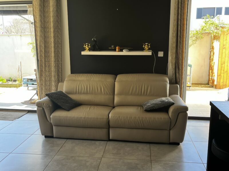 CASTELNAU LE LEZ – BAISSE DE PRIX – Exclusif : A VENDRE, proche commodités et CENTURION, villa en R+1 type P5 de 117m²Loi Carrez